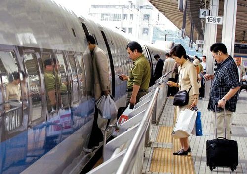 华西村人均收入_人均铁路长度(2)