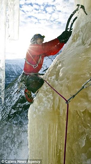 两位勇士创纪录 首次登上挪威200米高冰冻瀑布