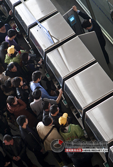 长沙南下高铁车票初十起缓解 去广州最好提前