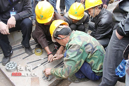 洞新高速举办预应力张拉技术培训 助推精细化