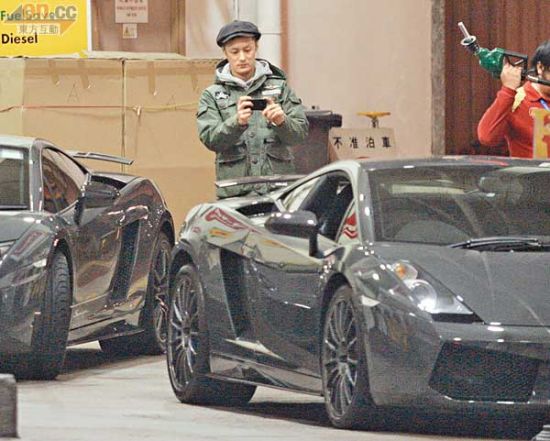 兰博基尼超级跑车(战牛).新车周一(3月7日)刚落地,他周二(3高清图片