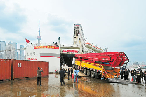 三一重工长臂泵车急驰日本 为福岛第一核电站