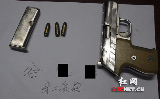 逃犯怀揣已上膛仿制64枪入住酒店耒阳警方夜