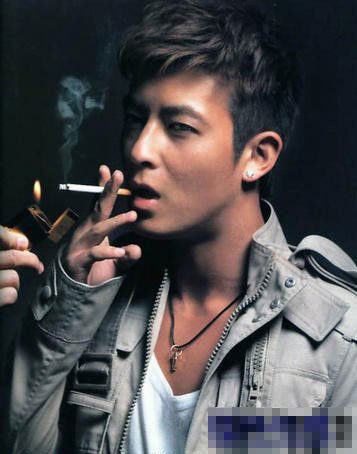 由于阿娇拒绝与陈冠希同台