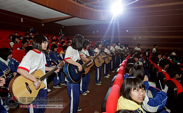 湖南中学最大社团节开幕 首场即为吉他社专场