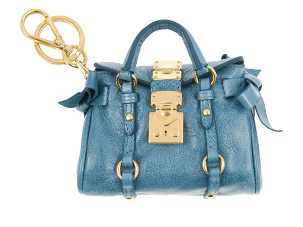 MIU MIU迷你手袋:大手袋迷你变身