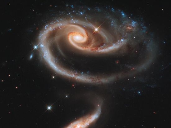 nasa公布玫瑰形星系照片为哈勃望远镜庆生(图)