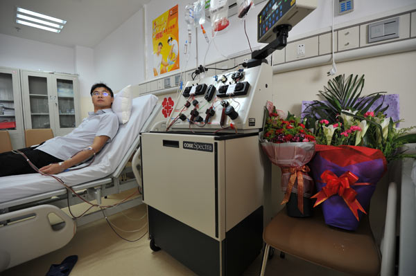 世界红十字日 湖南两青年捐献造血干细胞(组图