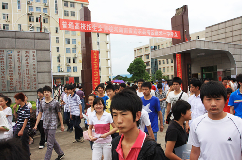 嘉禾1119名学生参加高考 接受祖国的选拔和检