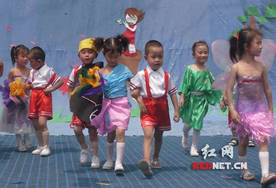 泸溪县举行留守孩子不孤单主题活动(图)