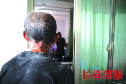 不想离开桑植的安安为了梦想去株洲治疗