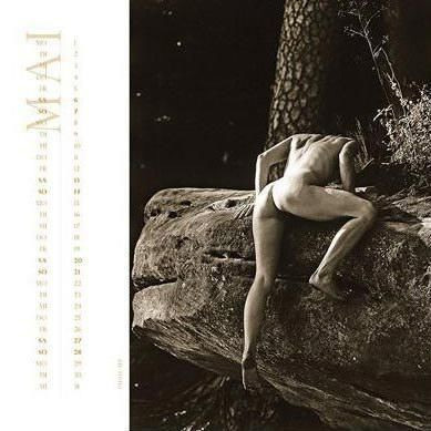 英裸体攀岩大肆盛行 <em>美女一丝不挂</em>倡导低碳