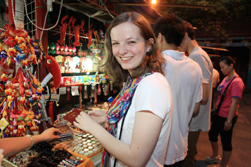 美国大学生夏令营游长沙 品美食