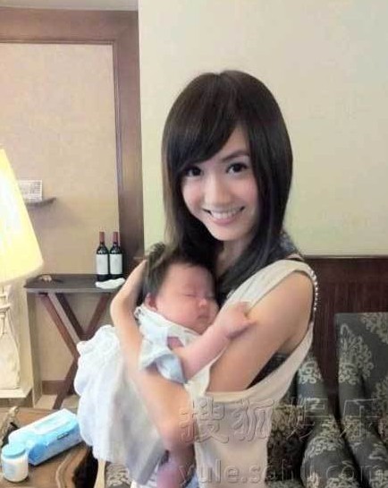 <em>林俊杰</em>绯闻<em>女友</em>私房照曝光 长相甜蜜清纯可人