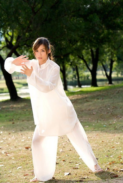 [娱乐]超女陈怡登陆<em>日本</em>女优 比基尼<em>喷血诱惑</em>_