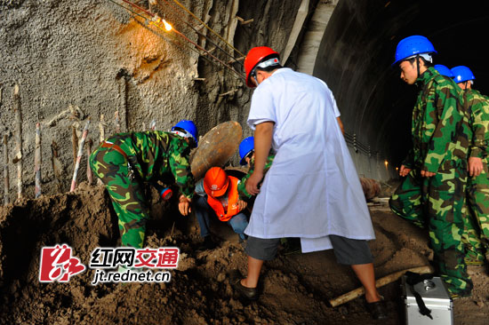 张花全线隧道建设设置逃生管道 保障工人安全