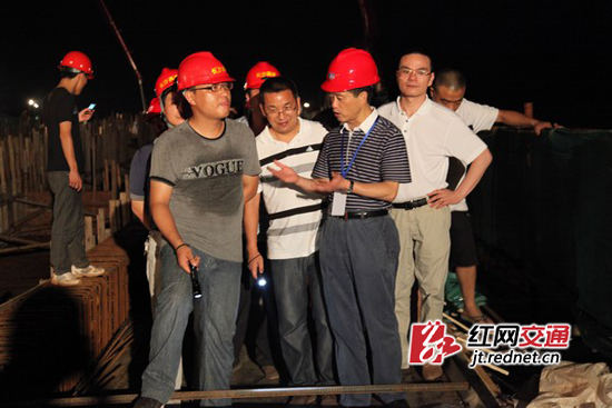 长沙公司领导驻守施工现场