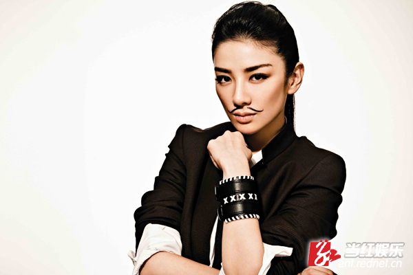 黄奕小胡子造型抢眼 称<em>女人</em>的成功<em>不靠男人</em>(图