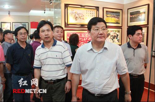 湖南省国税局领导在泸溪观摩廉政文化建设