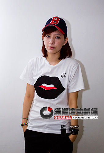 快女李斯丹妮做客潇湘晨报热线 将推单曲[视]-