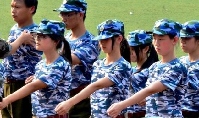 <em>奶茶妹</em>清华军训<em>照片</em>