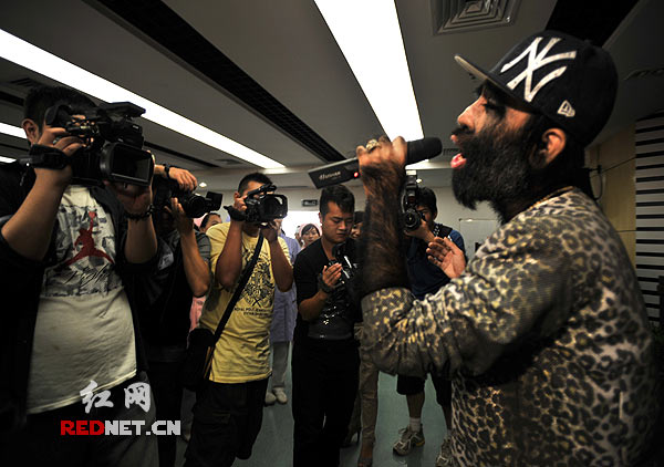 毛孩于震环长沙相亲 赞湘女好可爱(组图)