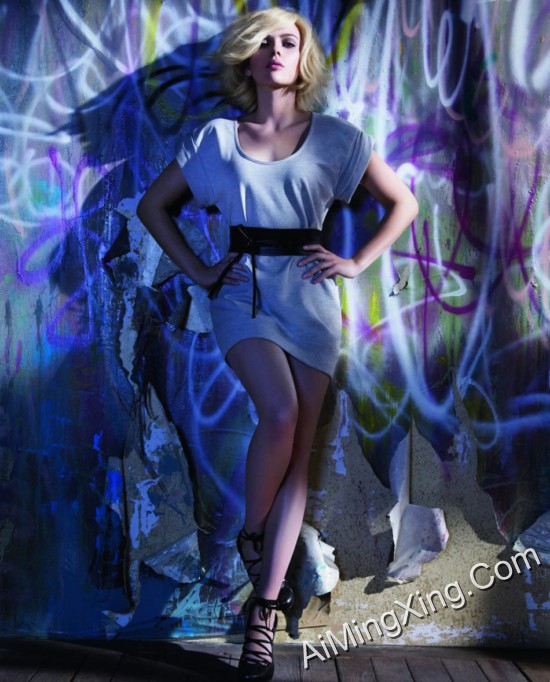 [视频]斯嘉丽约翰逊裸照泄露 巨乳裸背任人看