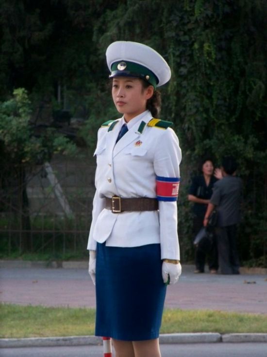 揭秘朝鲜特色之漂亮女交警