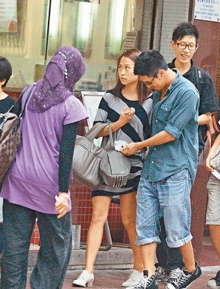 关楚耀与<em>女友</em>恩爱逛街 打算作<em>歌送给女友</em>_娱乐