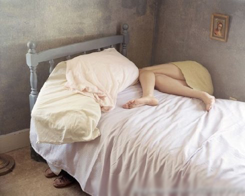 摄影师用镜头记录青春期女生的私密生活
