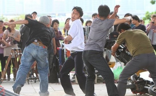 <em>父妹</em>探班包食宿花费高