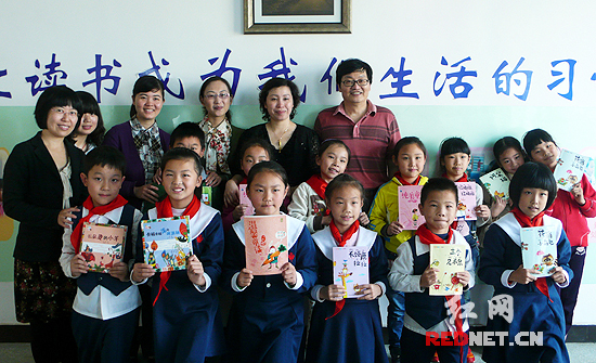 儿童文学作家走进小学校园纯净文学与动画片抢