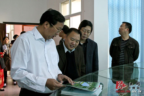 炎陵县为36家新建两新组织党组织集中授牌