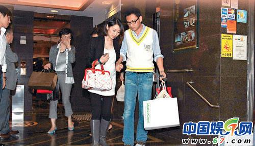 揭郭可盈出身豪门+婚后搭李克勤勾张智霖(组图