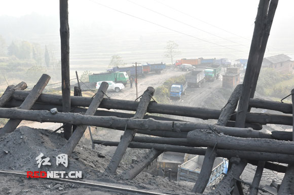 沉默的工程煤 记者邵阳暗访探究隐患煤矿违规