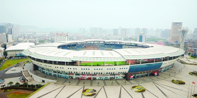 2010年长沙贺龙体育中心的经营产值为1500多