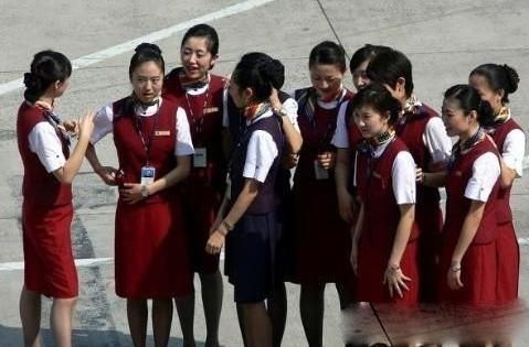 头等舱空姐的收入秘密_乘服长 收入 空姐(2)