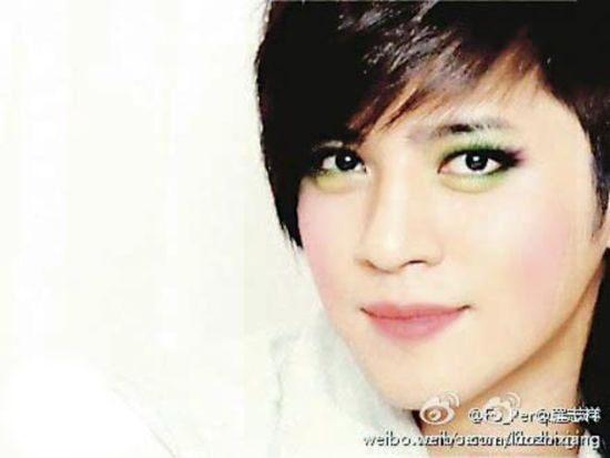 罗志祥圣诞穿梭两<em>夜店</em> 自曝浓妆反串<em>女装</em>照(图