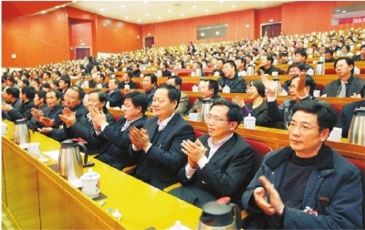 关于十届四次会议以来提案工作情况报告的决议