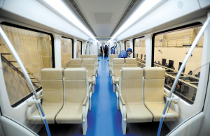 中国首台中低速磁浮列车下线 将在张家界黄龙