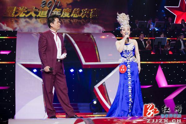 盲人姑娘刘赛获《星光大道》2011年度总冠军