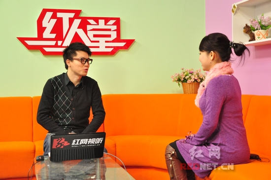 《星光大道》2011年度总决赛冠军刘赛做客红