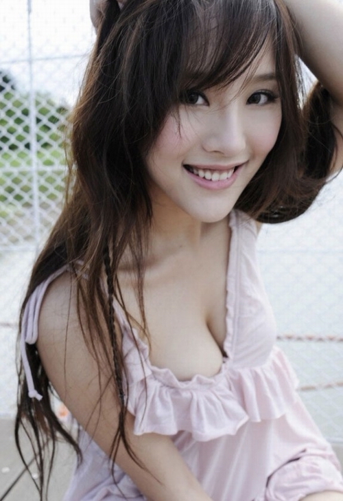 [视频]《喜爱夜蒲》女主角陈静比基尼春色写真