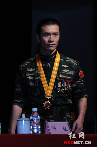 模范连长刘珪先进事迹报告会长沙举行 李有新