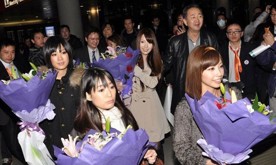 加藤鹰率日本众<em>AV</em>女优抵沪 粉丝围堵人气高涨