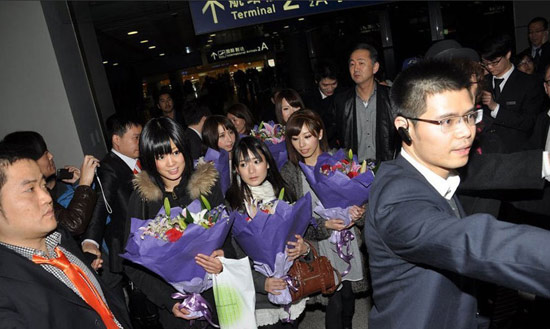 加藤鹰率<em>日本</em>众<em>AV</em>女优抵沪 粉丝围堵人气高涨