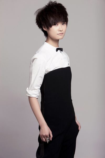  李宇春死了 吗在线观看|李宇春春晚2015唱什么