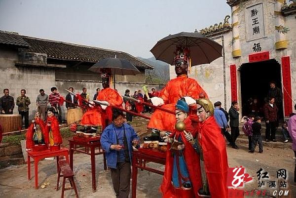 泸溪浦市镇举办盛大民俗活动抬黑龙(图)