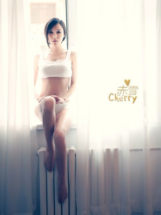 [<em>视频</em>]苏州美女Cherry赤雪纯色唯美性感<em>写真</em>_红