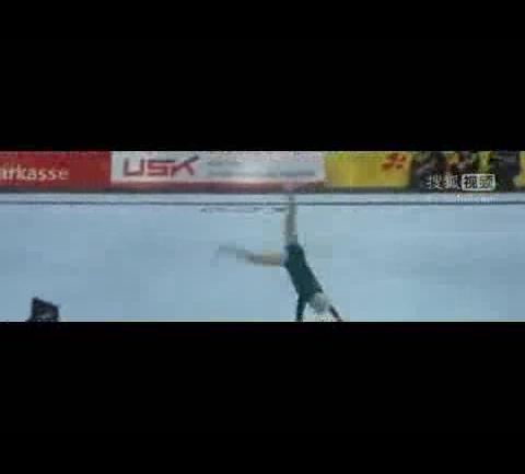 [视频]86岁老奶奶表演体操 震惊四座